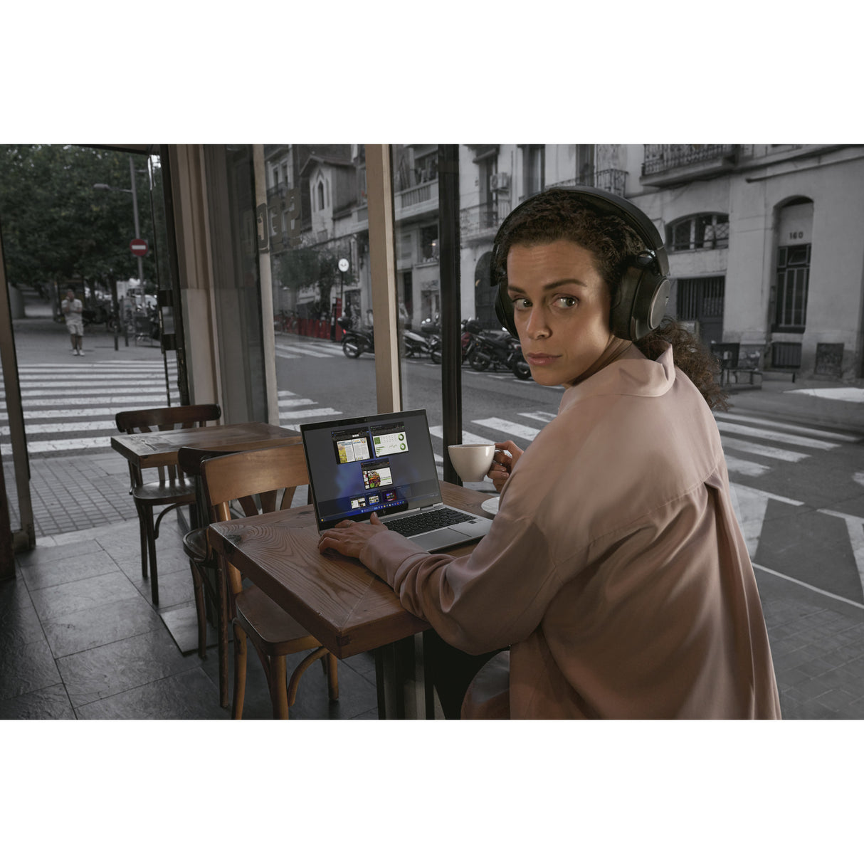 Ordinateur portable Hp Elitebook 8 g1i (ad3t7et) 16 copilot+ (argent | Core Ultra 7 258 V | Graphiques Intel Arc | 32 Go | SSD 1 To)