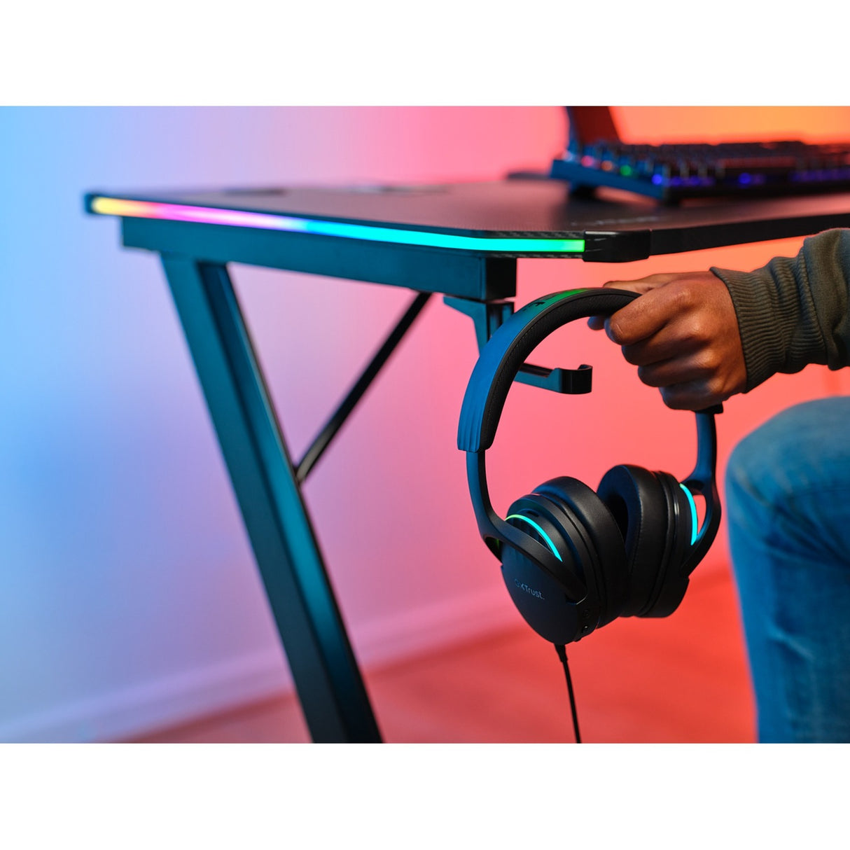 Bureau de jeu Trust GXT 709 Luminus RGB