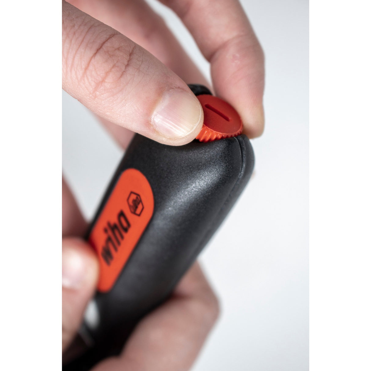Outils de démantèlement de Wiha avec couteau à remorquage d'auto-retour
