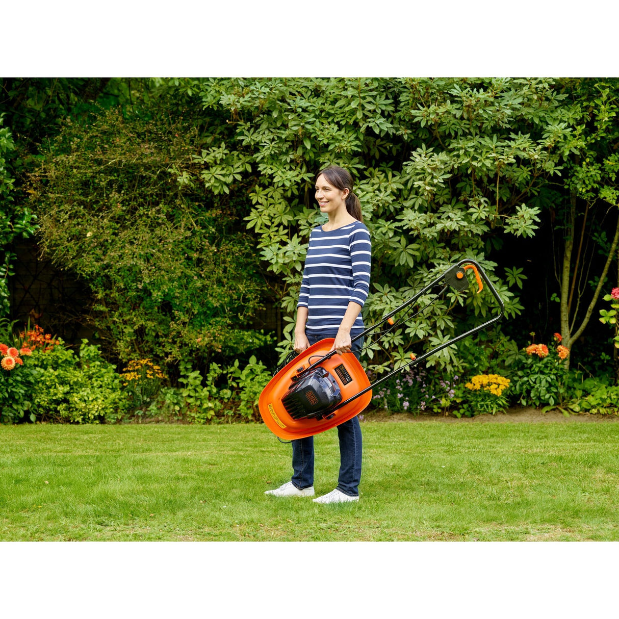 Tondeuse à vol stationnaire Black+decker 1200w, largeur de coupe de 30 cm - bemwh551-qs