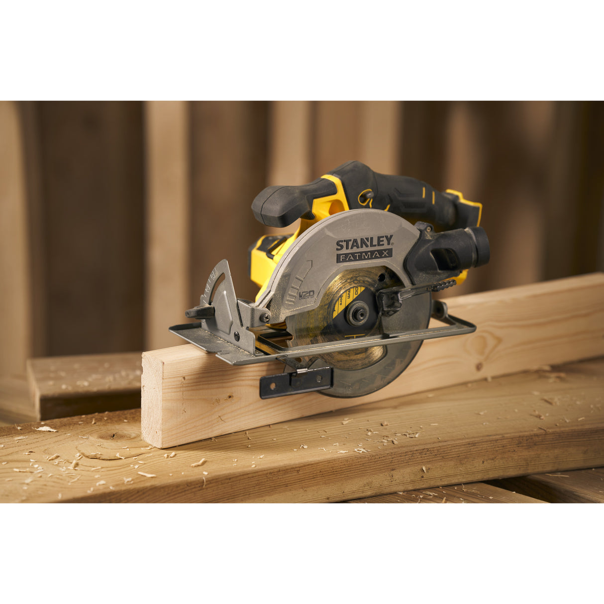 Scie circulaire manuelle Stanley fatmax v20 18v (noir jaune, batterie et chargeur non inclus)