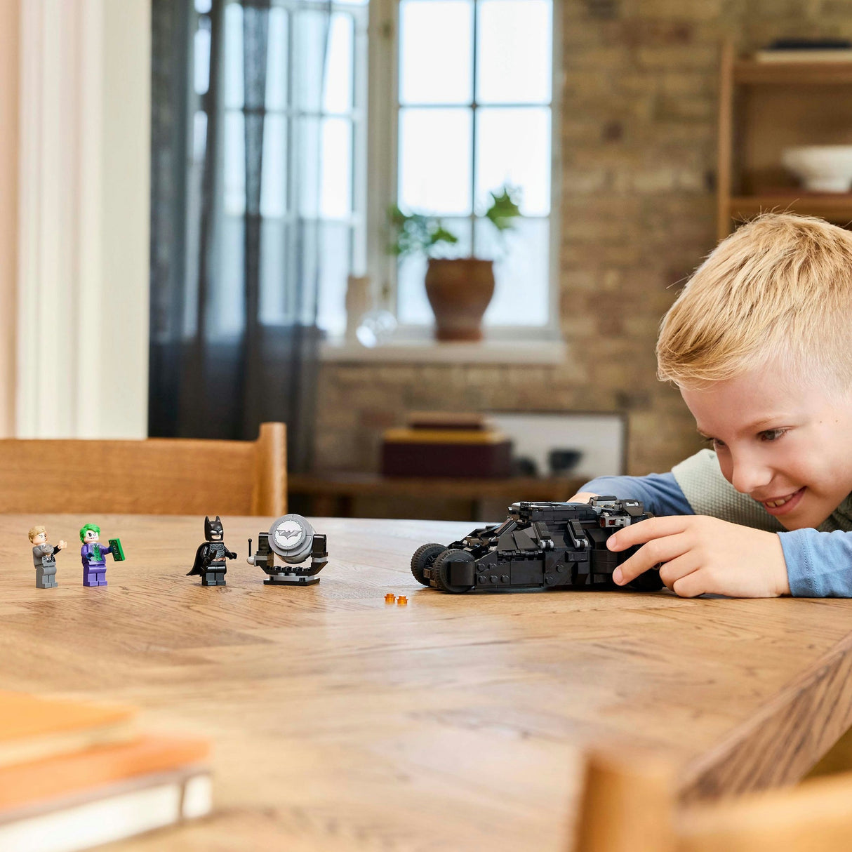 Lego DC 76303 Batman Tumbler contre deux-faces et le joker