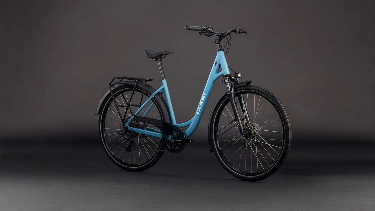 Cube visitant un bluebird'n'grey, entrée facile