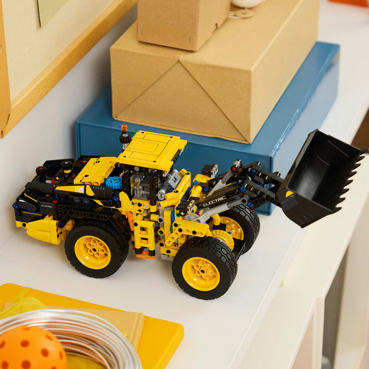 Lego technic 42209 chargeuse sur pneus électrique volvo l120