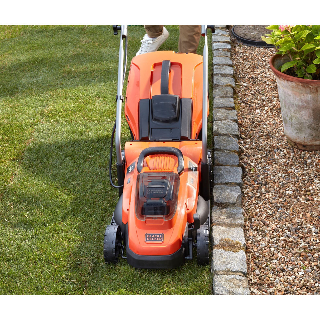 Tondeuse à gazon Black+decker bcmw3318l2-qw 2x 18v (orange noir, 2x batterie 18v 2,5ah et chargeur inclus)