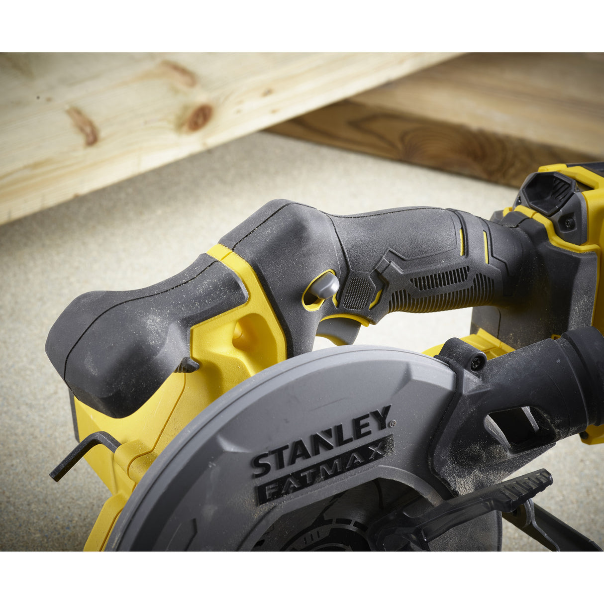 Scie circulaire manuelle Stanley fatmax v20 18v (noir jaune, batterie et chargeur non inclus)