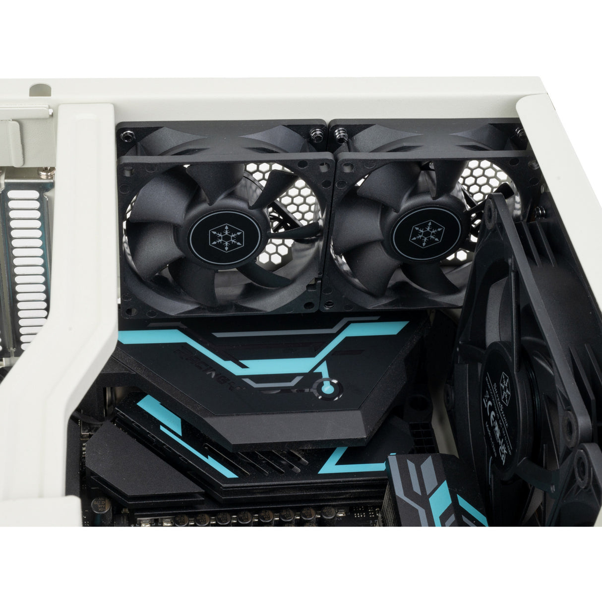 Boîtier HTPC Silverstone FLP01 (crème | 2x USB-A | 1x USB-C)