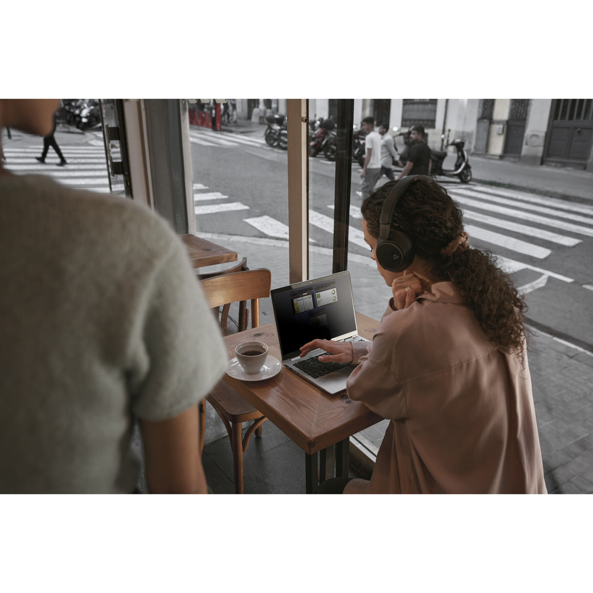 Ordinateur portable Hp Elitebook 8 g1i (ad3t7et) 16 copilot+ (argent | Core Ultra 7 258 V | Graphiques Intel Arc | 32 Go | SSD 1 To)
