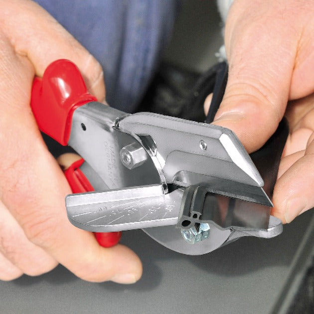 Coupe-onglet Knipex 94 35 215 pour profilés en plastique et en caoutchouc