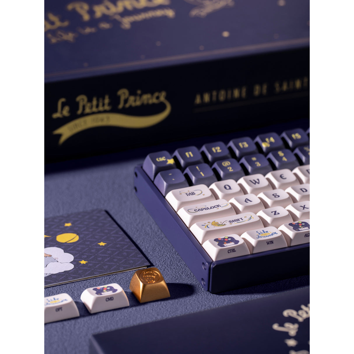 Clavier de jeu mécanique Iqunix F97 Starry Tryst RGB (bleu foncé, disposition américaine (QWERTY), rose silencieuse Iqunix, 96 %, LED RVB, remplaçables à chaud, PBT, 2,4 GHz | Bluetooth 5.1 | USB-C)