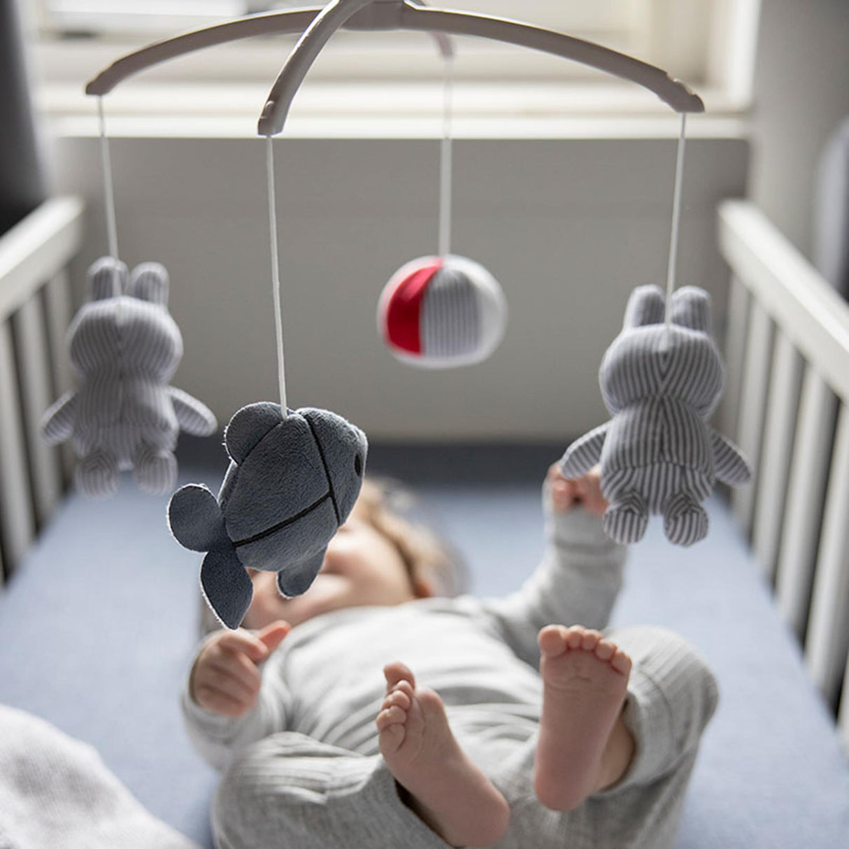 Mobile musical amusant en mer Tiamo Miffy
