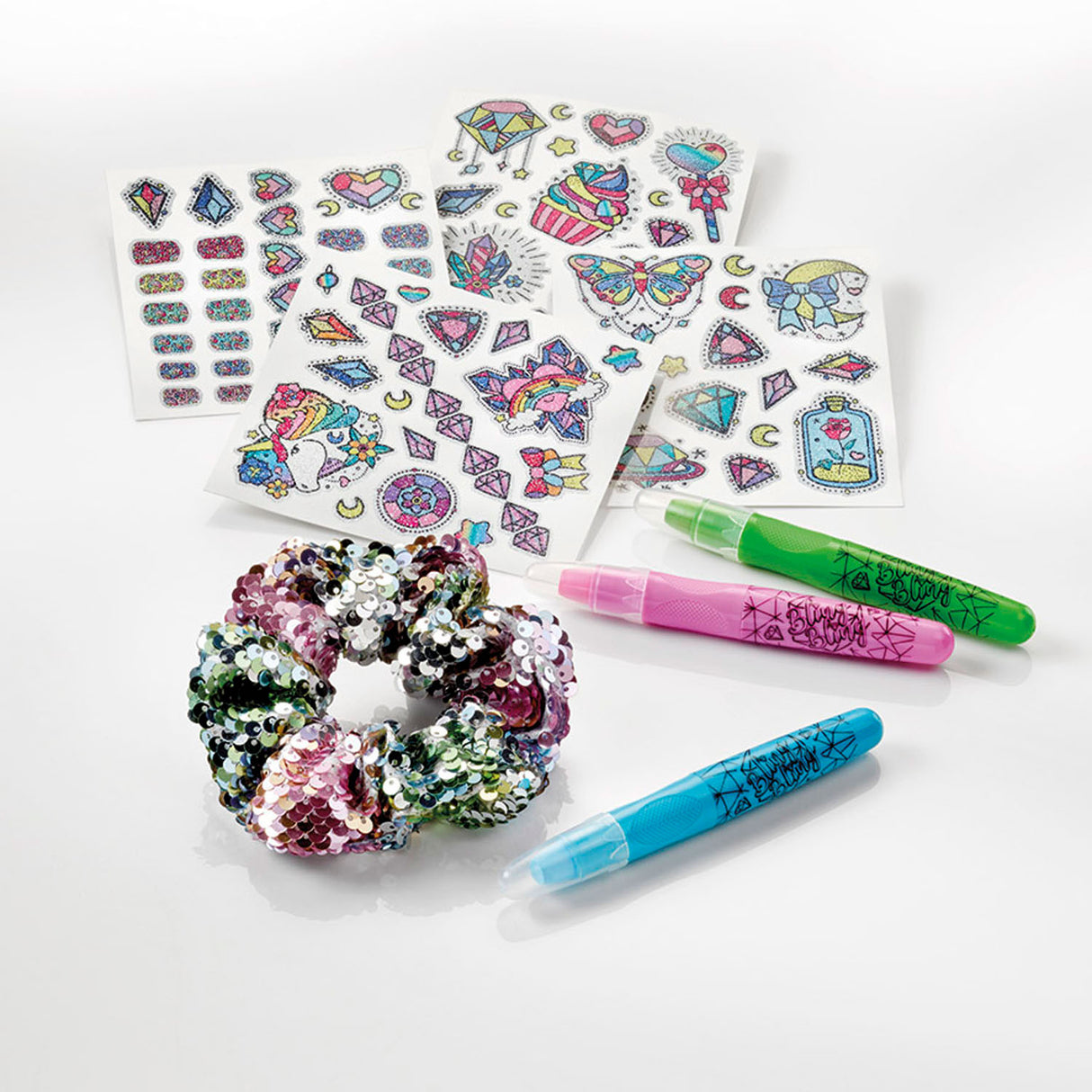 Tatou des cheveux bling bling et tatouages de paillettes