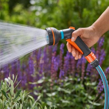 Kit de démarrage multi-sprays Gardena Classic, avec embout. pistolet pulvérisateur à arrêt d'eau (18373-20 | pulvérisateur | arrêt d'eau | pièce de robinet | raccord de tuyau)