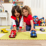 Paw Patrol prêt à secourir la course avec un véhicule