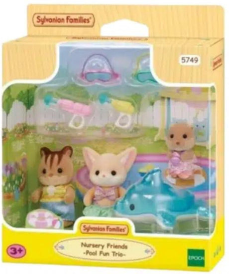 Epoch Sylvanian Family trio avec des amis en bas âge s'amusant à la piscine