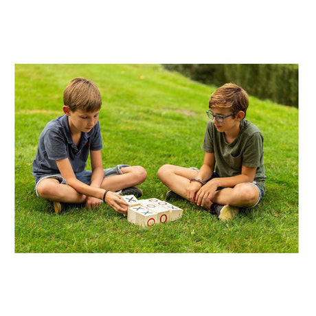 Oeufs de tic-tac-toe en bois pour jouer en plein air