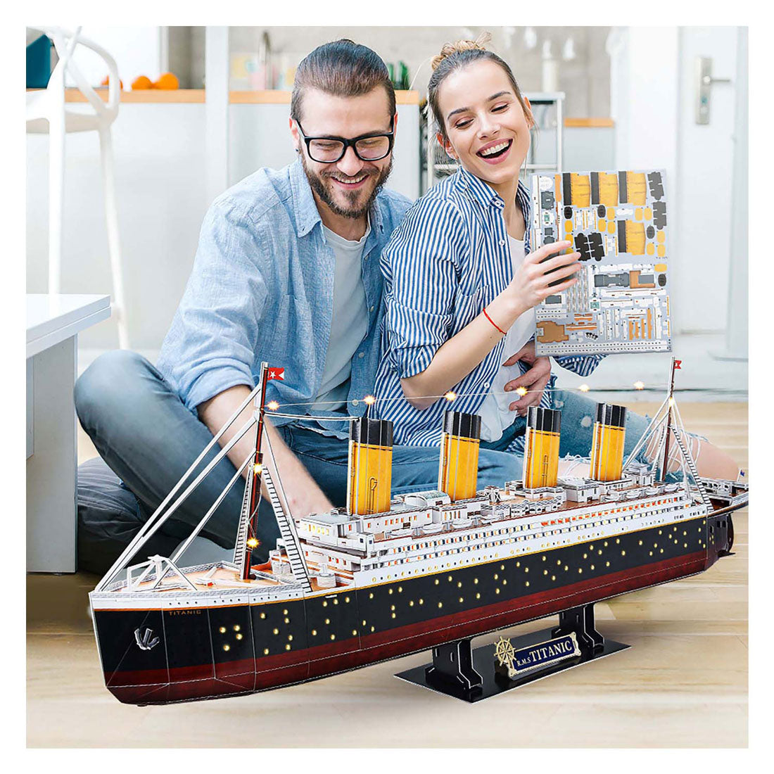 Puzzle 3D cubique amusant Titanic avec éclairage LED - 266 pcs.