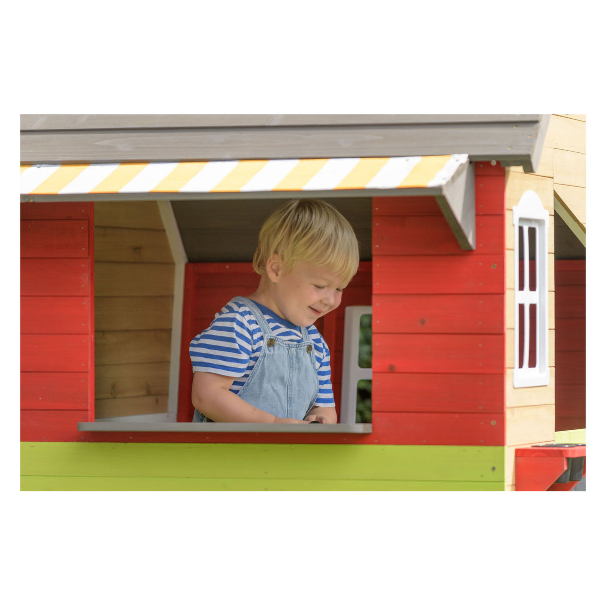 Swinging Swinging wooden playhouse Fairytale