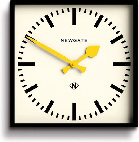 Newgate numéro cinq horloge murale jaune 33cm