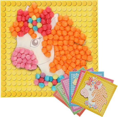 Des cartes mosaïque Playmais décorent un poney de rêve