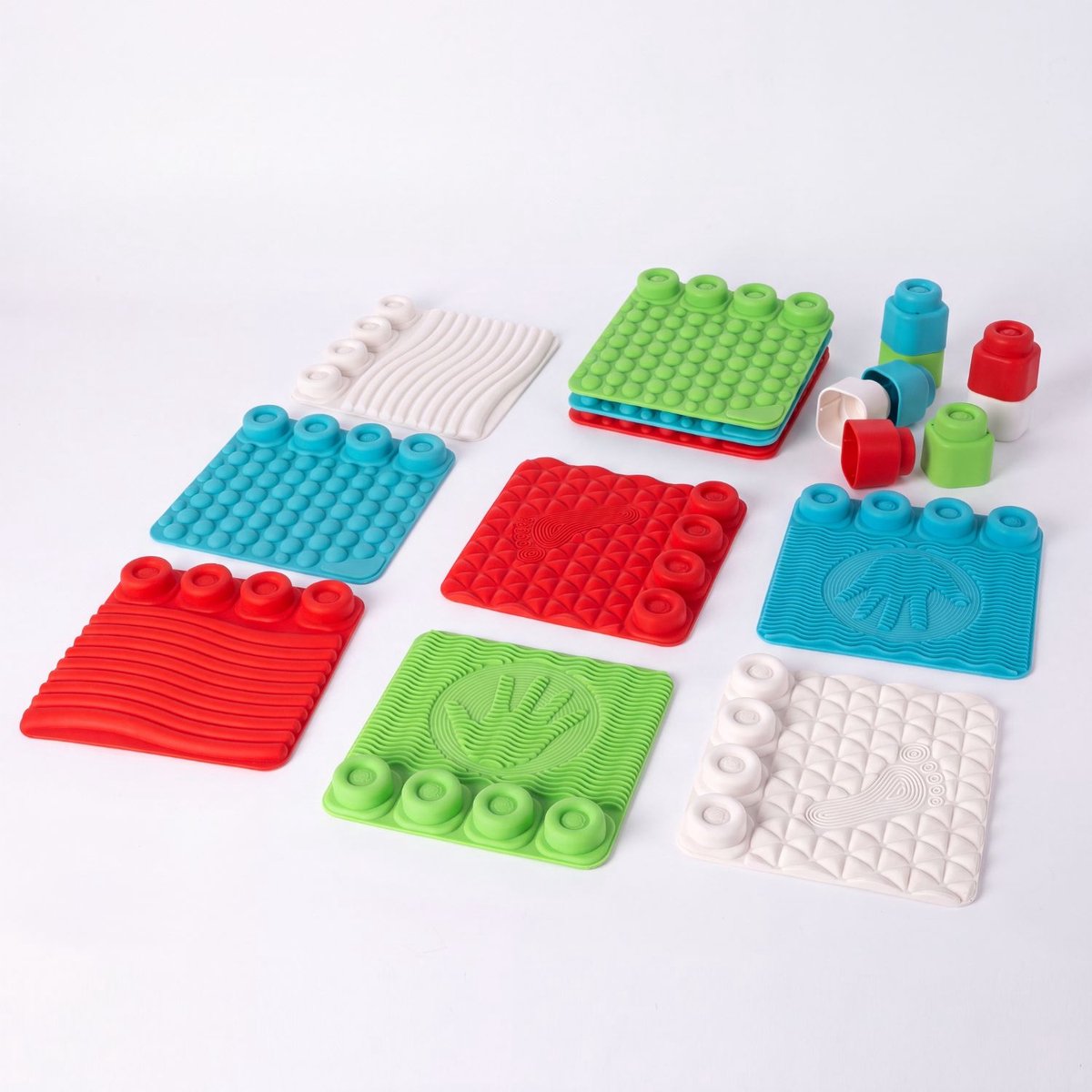 Clementoni soft clemmy - parcours sensoriel - jouets sensoriels - tapis de jeu - blocs et tapis de jeu pour bébé - avec blocs empilables en mousse souple - 6 - 36 mois