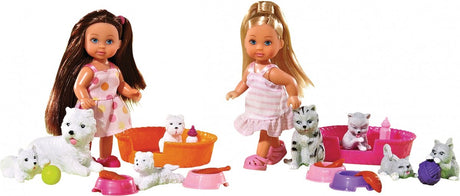 Evi adore les chatons amoureux des animaux