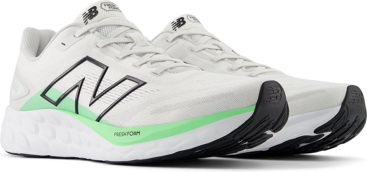 Chaussures de sport New Balance 680 pour hommes - réflexion