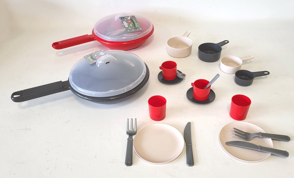Vaisselle et couverts de chef Ecoiffier 100% en poêle, 19 pièces.