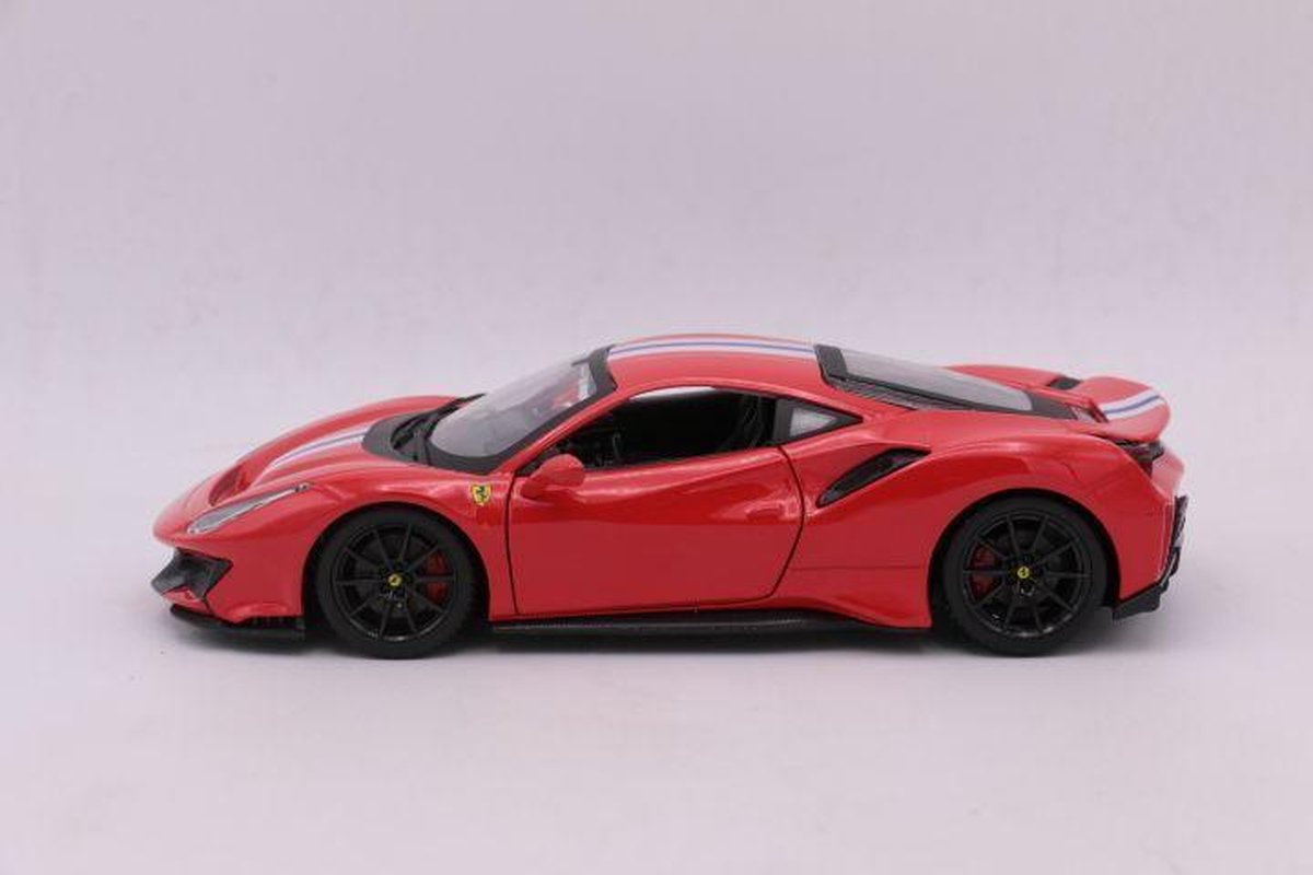 Bburago ferrari 488 pista 2018 1:24 voiture