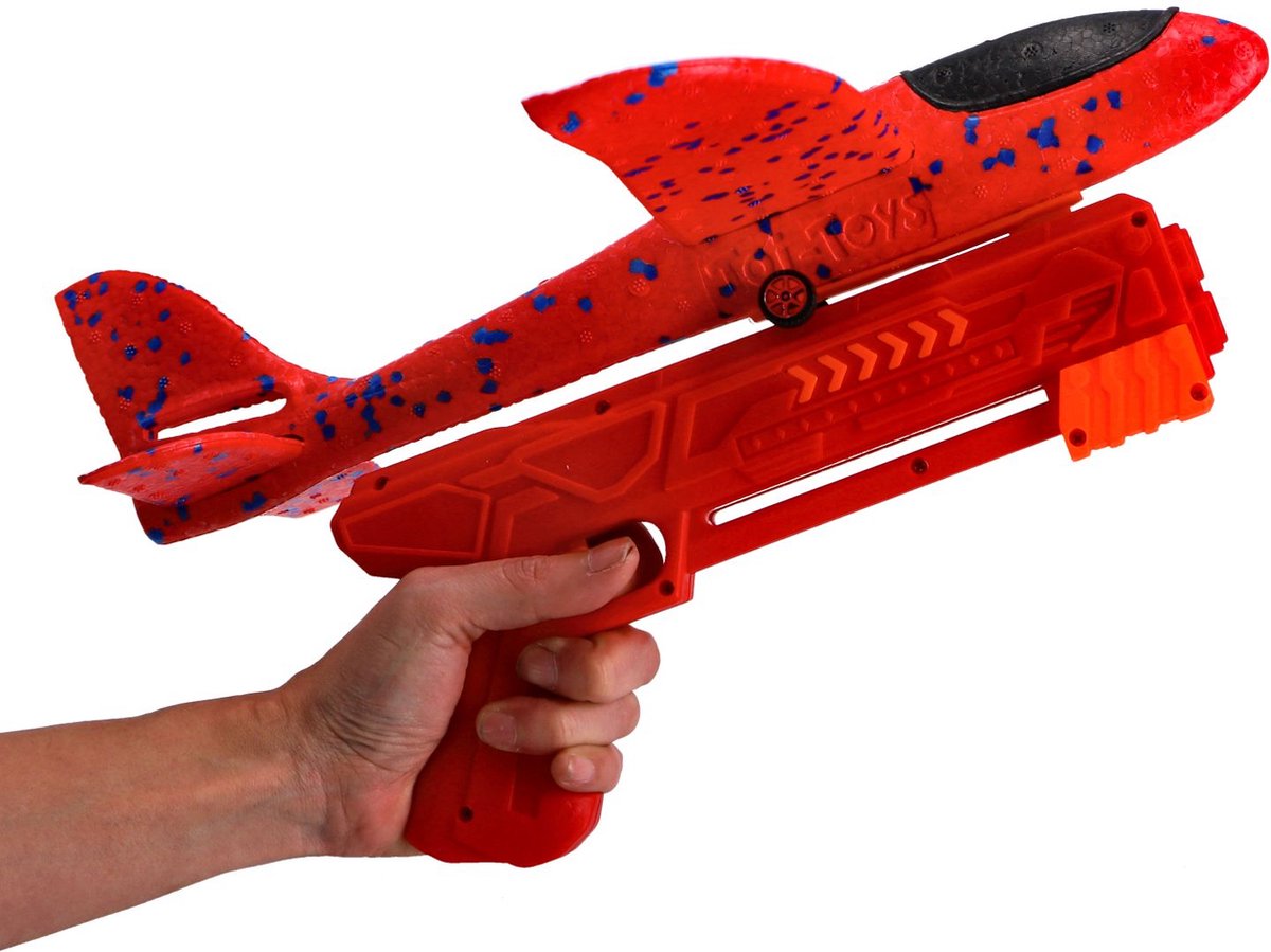 Toi-toys tire un avion en mousse