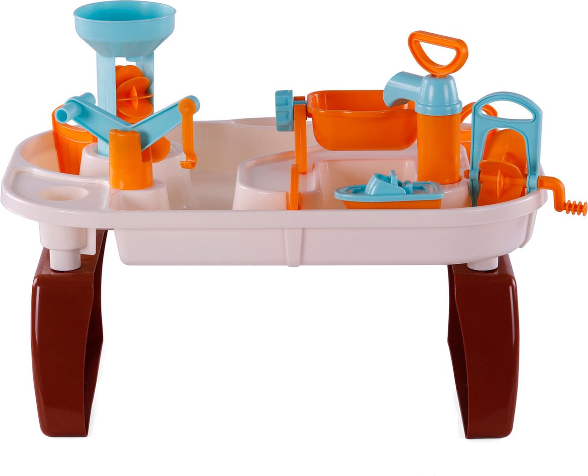 Cavallino Water jouant la table safari