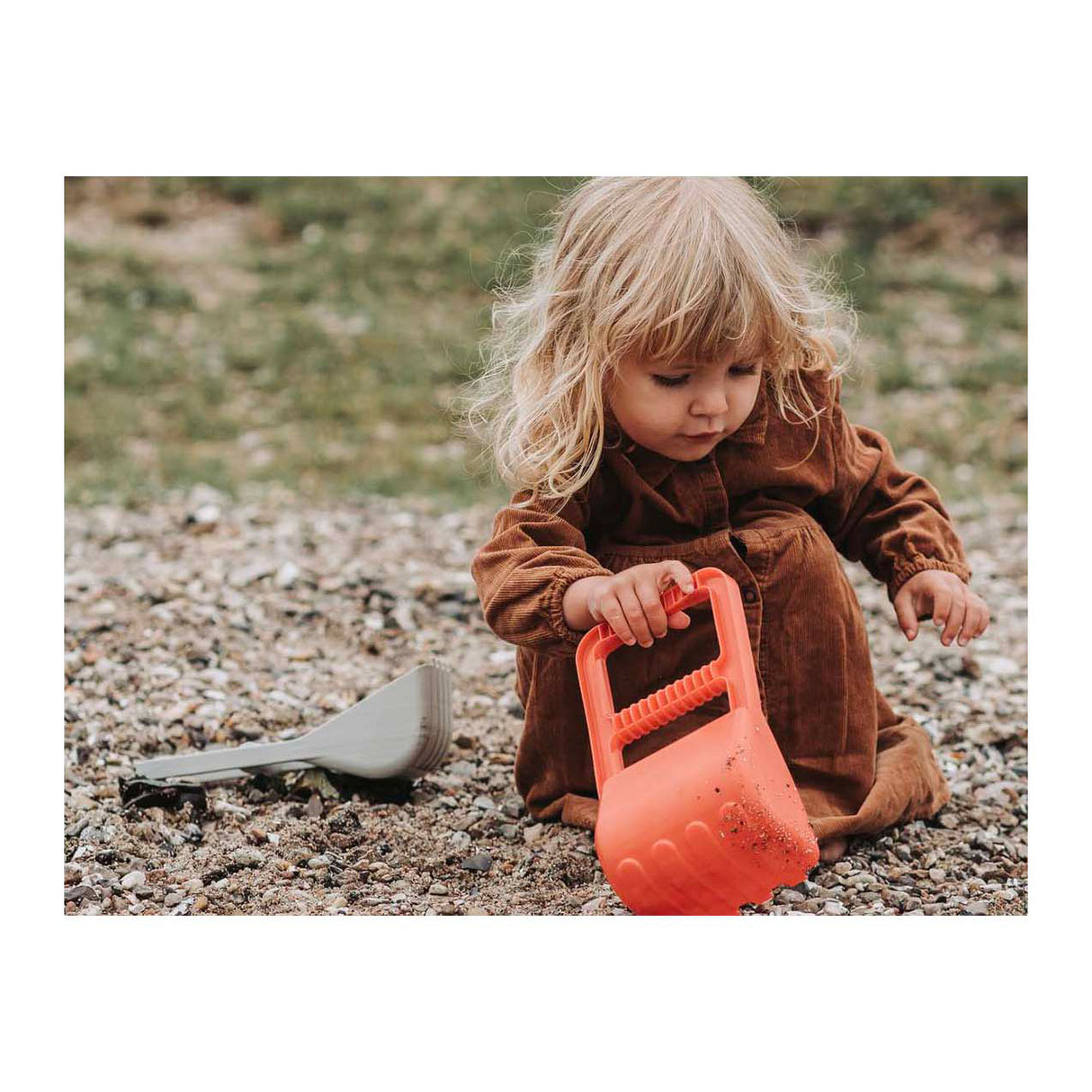 Jouet pelle à sable Dantoy - coloré et robuste pour les enfants.