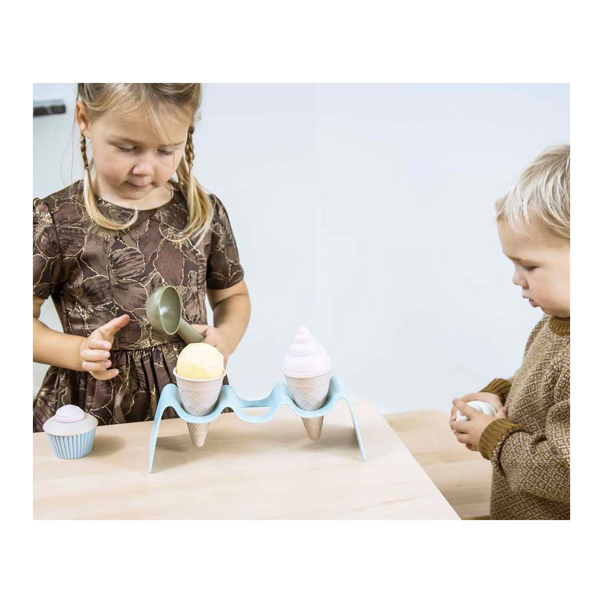 Service à cupcakes et glaces Dantoy, 54 pièces.