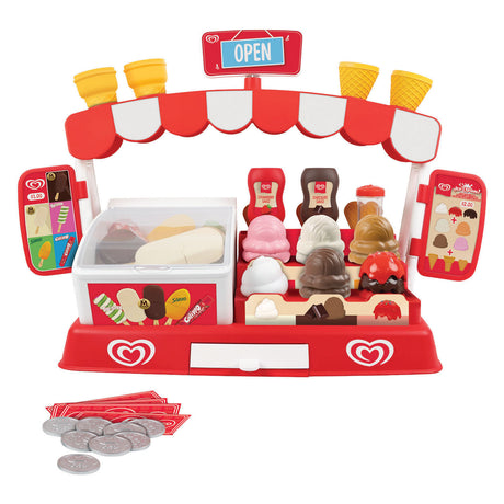 Casdon Ola joue au stand de glaces