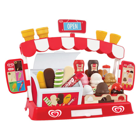 Casdon Ola joue au stand de glaces