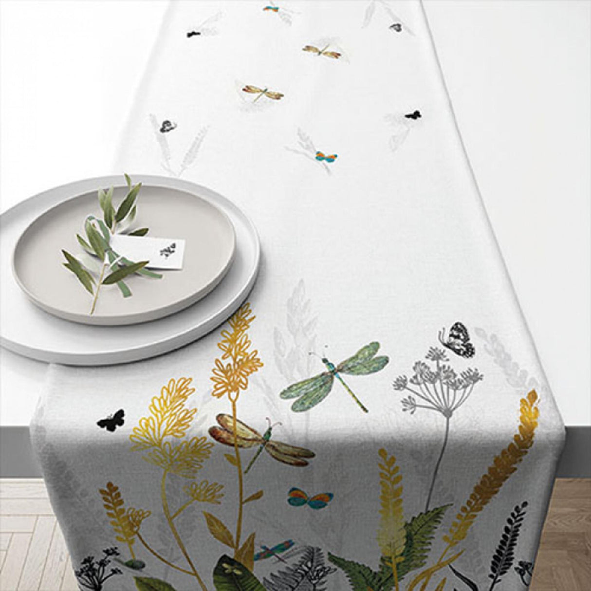 Ambiente chemin de table fleurs ornementales blanc