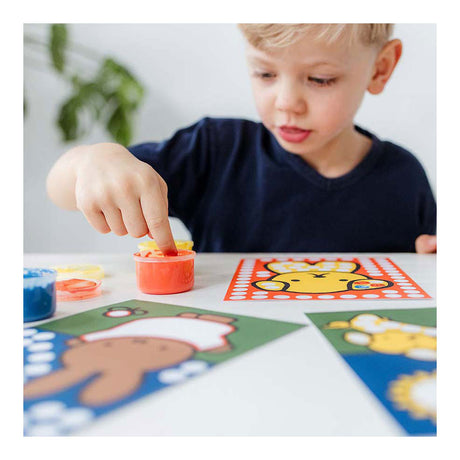 Groupe d'artisanat créatif créatif avec de la peinture au doigt Miffy