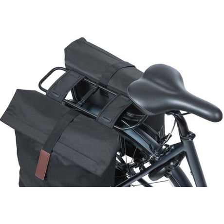 Basil City Double Bicycle Sac - Eau - Polyester-Répellant - Black - Universal Bridge System - 28-32L