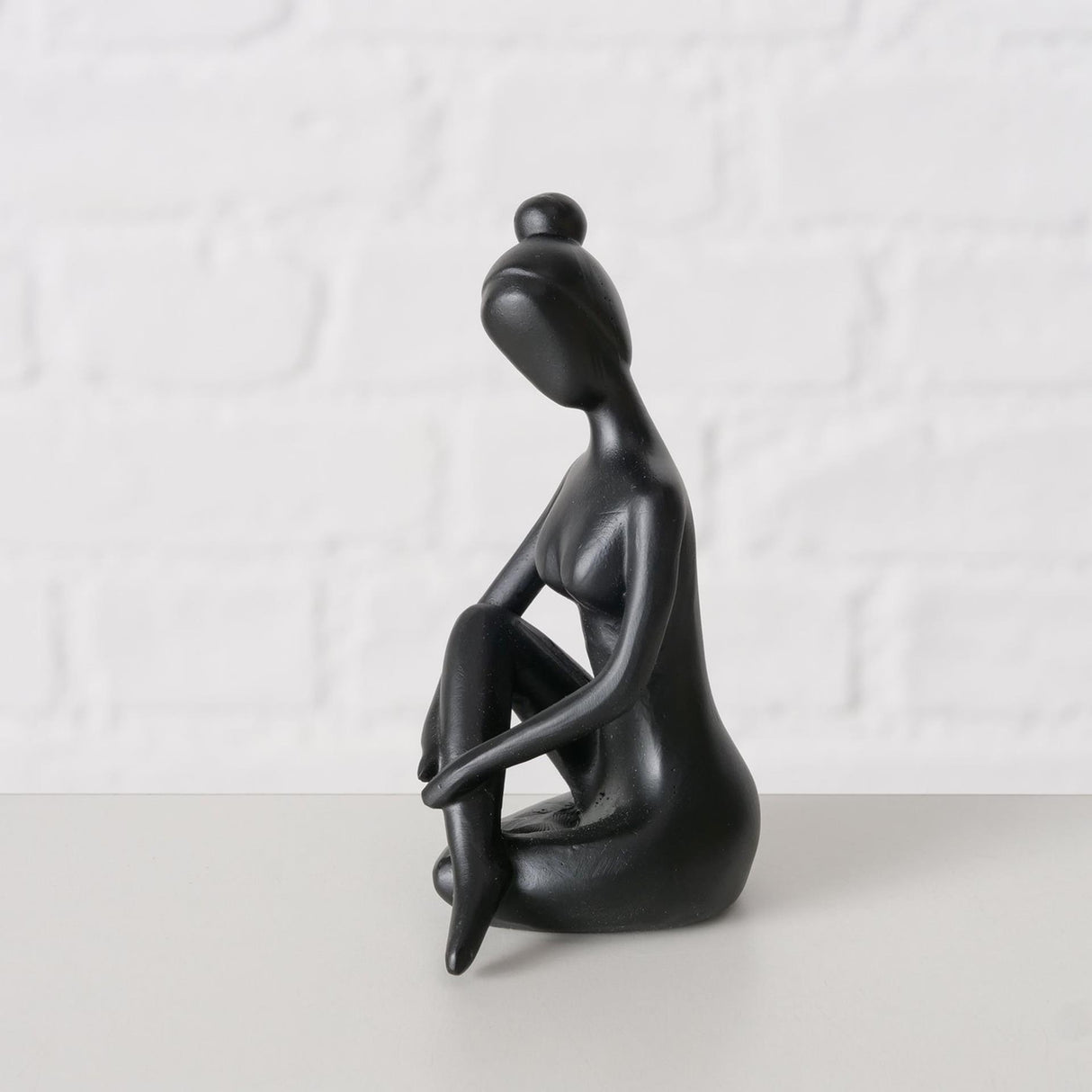 Boltze maison statue yoga femme céramique noire h10cm