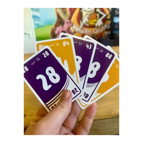 Jeux de gobelins blancs cinquante-cinquante jeu de cartes