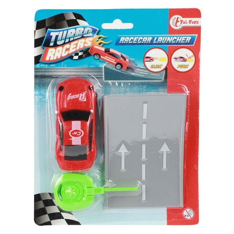 Des coureurs turbo tirent sur une voiture de rallye avec une rampe
