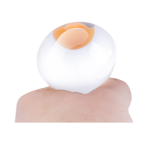 Toi-toys s'amuse à lancer des éclaboussures d'œufs