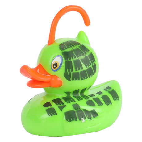 Toi-toys joue à un jeu de pêche, attrape le canard avec une canne à pêche et un filet