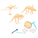 Johntoy casse l'oeuf fossile de dinosaure