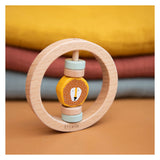 Trixie Wooden Rattle intorno a Mr. Leone