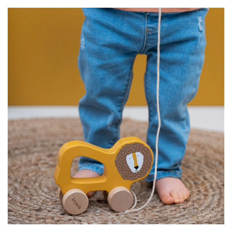 Jouet à tirer en bois Trixie - mr. lion - pour les premiers pas - jouets pour bébé - pour garçons filles - lion