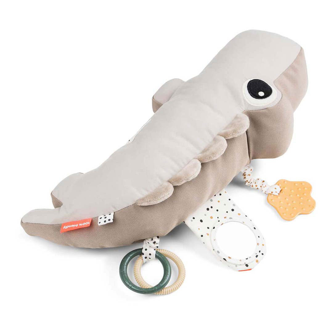 Done by deer jouet sur le ventre croco beige