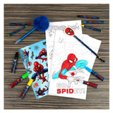 Couleurs d'infiltration Spiderman dans un sac à dos