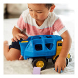 Des jouets verts forment un camion poubelle