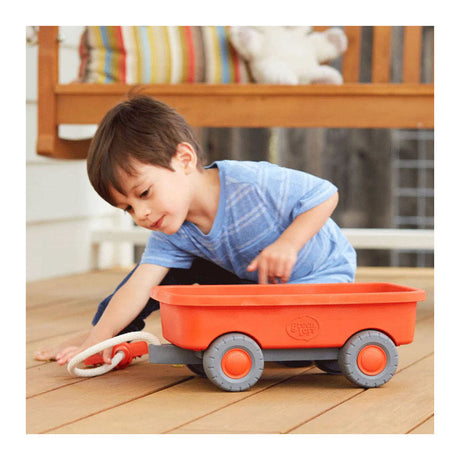 Chariot orange de jouets verts